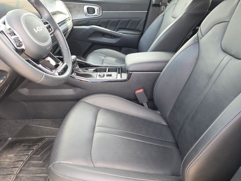 Used 2025 Kia Sorento SX AWD/4WD image 11
