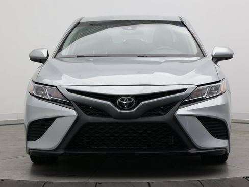 Used 2020 Toyota Camry SE FWD image 2