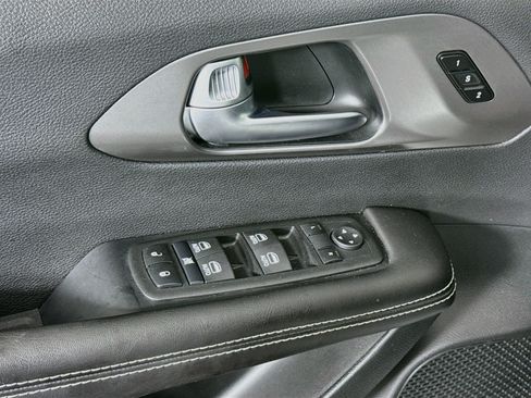 Used 2026 Chrysler Pacifica Select FWD image 24