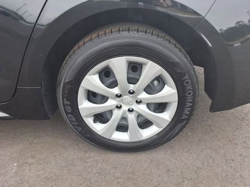 Used 2025 Toyota Corolla LE image 8