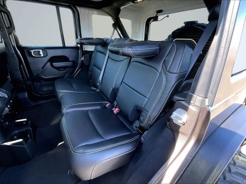 Used 2025 Jeep Wrangler Unlimited Rubicon AWD/4WD image 13