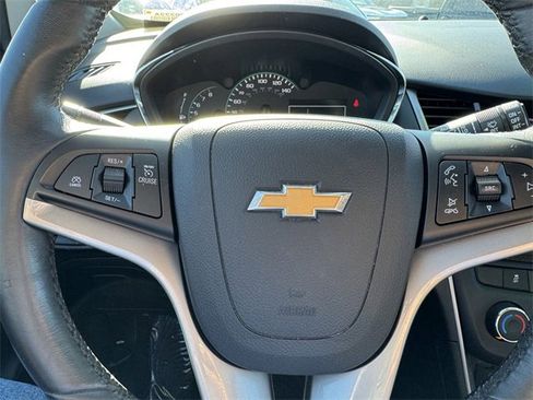 Certified 2022 Chevrolet Trax LT w/ LT Convenience Package image 20