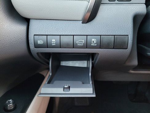 Certified 2020 Toyota Camry LE image 21