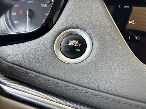 Certified 2021 Cadillac XT5 Premium Luxury FWD image 17