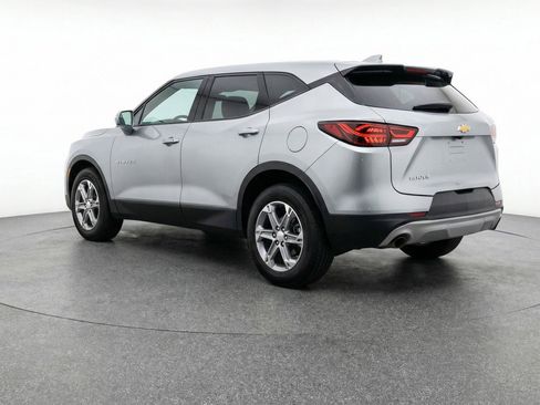 Used 2025 Chevrolet Blazer LT FWD image 6