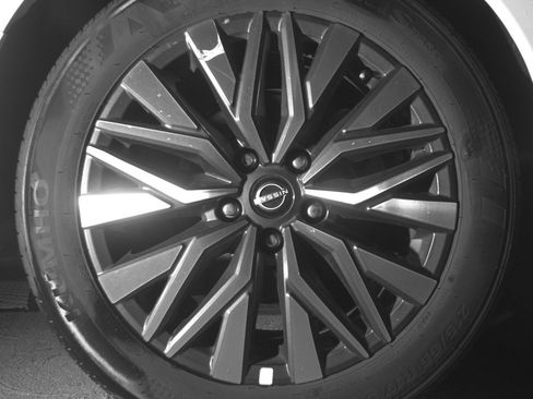 Used 2025 Nissan Altima 2.5 SV FWD image 15