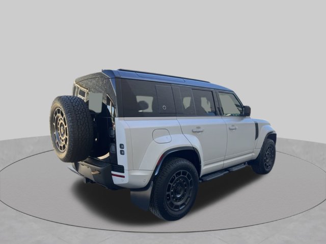 Used 2026 Land Rover Defender 110 OCTA AWD/4WD image 4