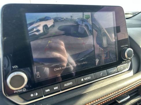 Certified 2025 Nissan Rogue SV image 17