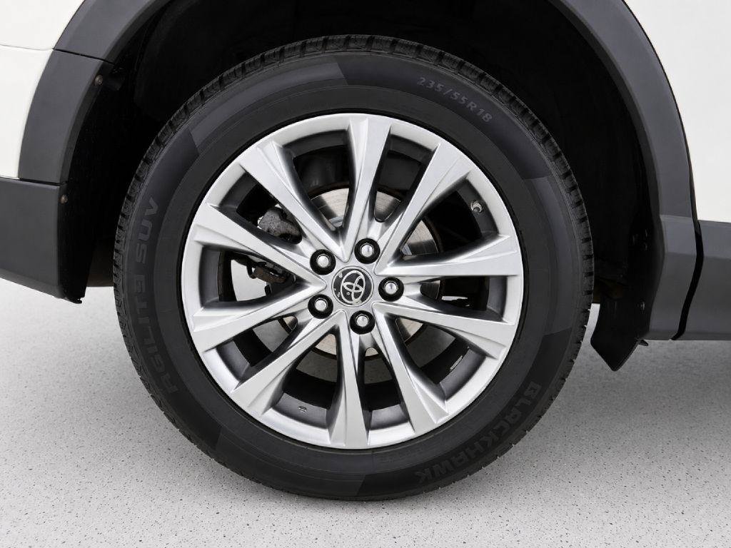 Used 2017 Toyota RAV4 Limited AWD/4WD image 32