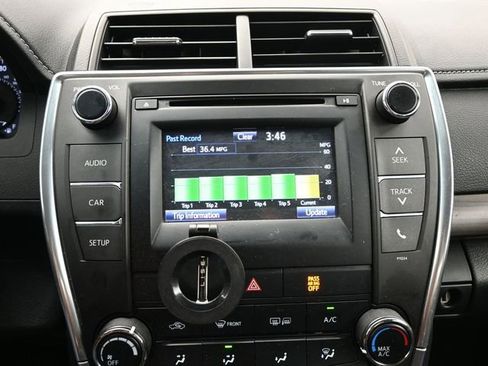 Used 2016 Toyota Camry LE image 16