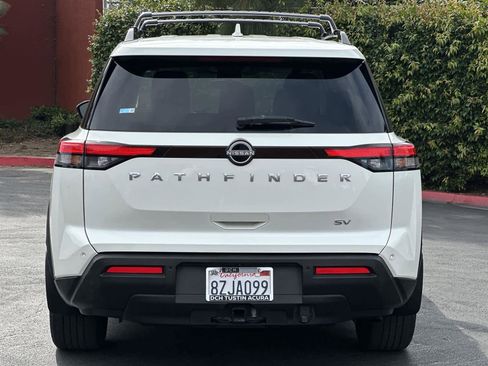 Used 2022 Nissan Pathfinder SV w/ SV Premium Package image 5