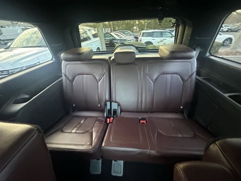 Used 2024 Ford Expedition Limited image 11