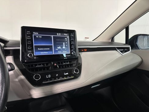 Used 2021 Toyota Corolla LE image 24