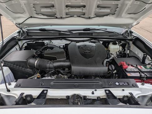 Used 2017 Toyota Tacoma TRD Off-Road AWD/4WD image 24