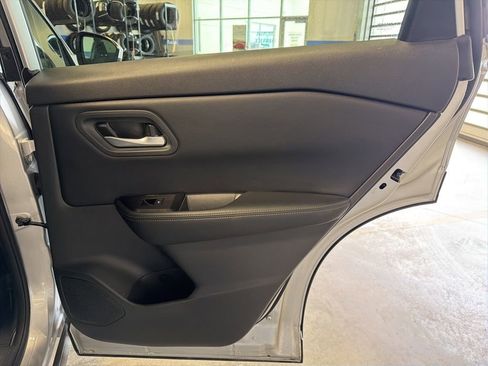 Used 2025 Nissan Rogue SV FWD image 29