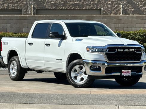 Used 2025 RAM 1500 Big Horn AWD/4WD image 2