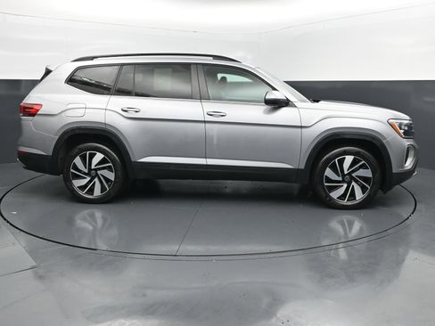 Used 2026 Volkswagen Atlas SE FWD image 6
