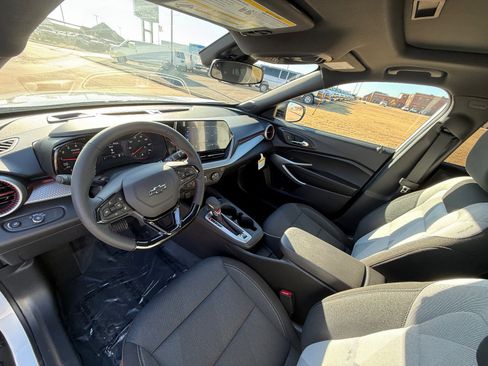 New 2026 Chevrolet Trax RS w/ Sunroof Package image 11