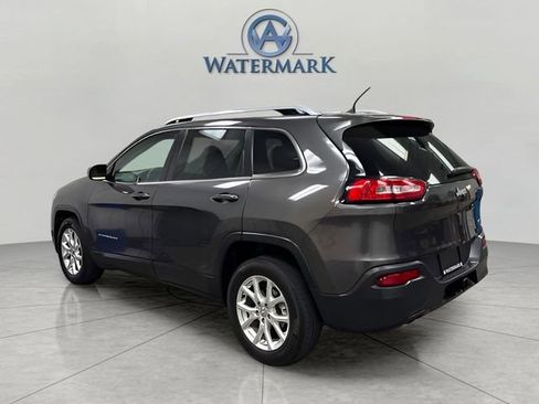 Used 2018 Jeep Cherokee Latitude Plus w/ Comfort/Convenience Group FWD image 3