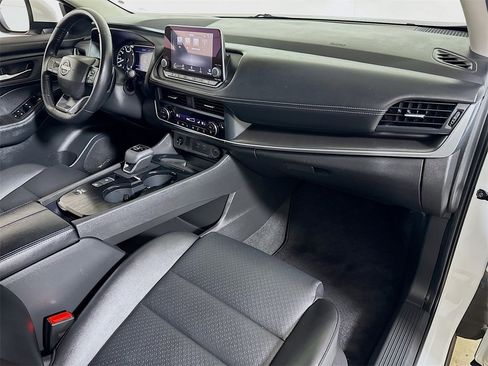 Used 2025 Nissan Rogue SV w/ SV Premium Package image 27