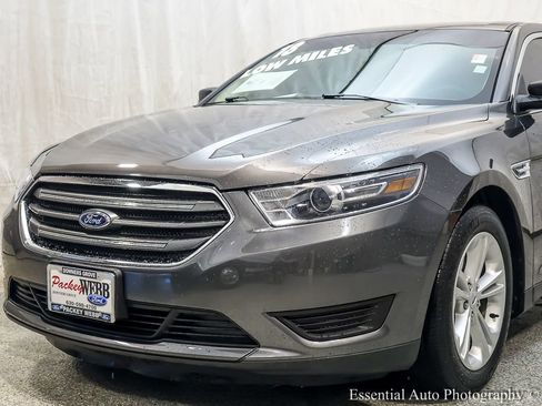 Used 2018 Ford Taurus SE image 3