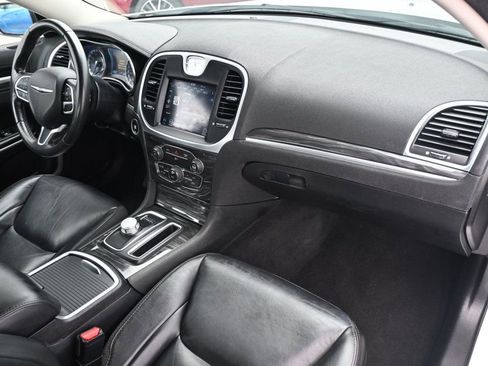 Used 2020 Chrysler 300 Touring L w/ Quick Order Package 2EF image 8