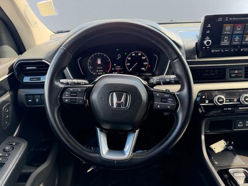 Used 2023 Honda Pilot Touring image 17