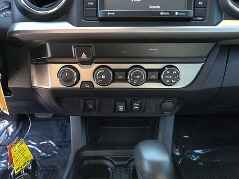 Used 2019 Toyota Tacoma SR5 AWD/4WD image 19