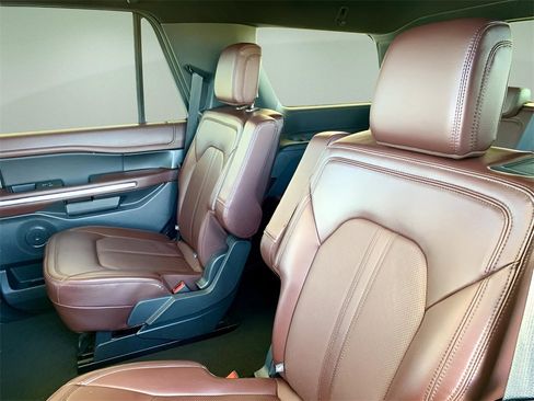 Used 2024 Ford Expedition Limited image 20