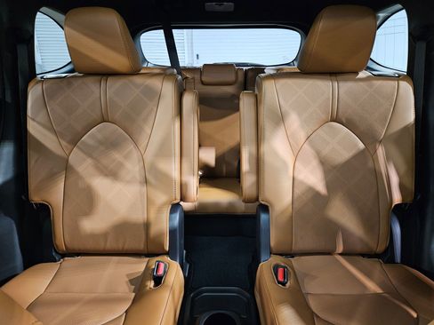 New 2026 Toyota Highlander Platinum AWD/4WD image 10