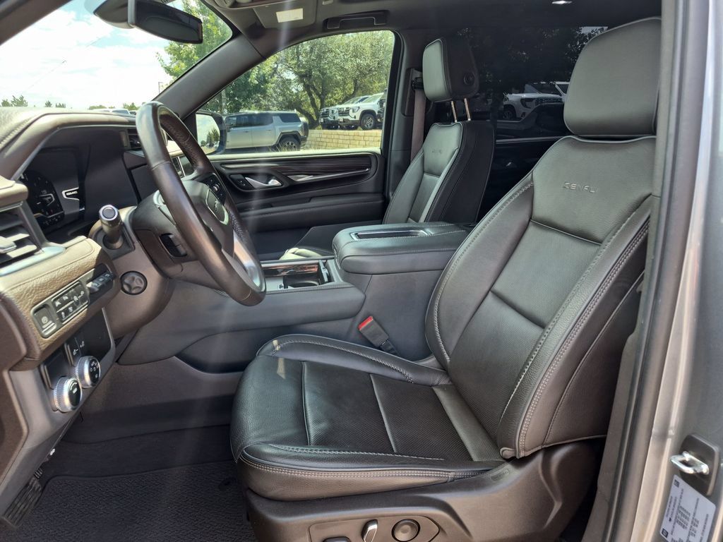 Used 2022 GMC Yukon XL Denali RWD image 22