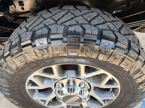 Used 2020 Ford F350 Lariat w/ Lariat Ultimate Package AWD/4WD image 18