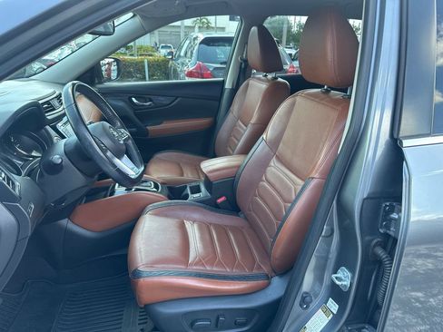 Used 2017 Nissan Rogue SL w/ SL Premium Package FWD image 18