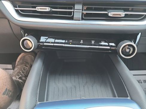 Used 2024 Chevrolet Equinox EV LT image 29