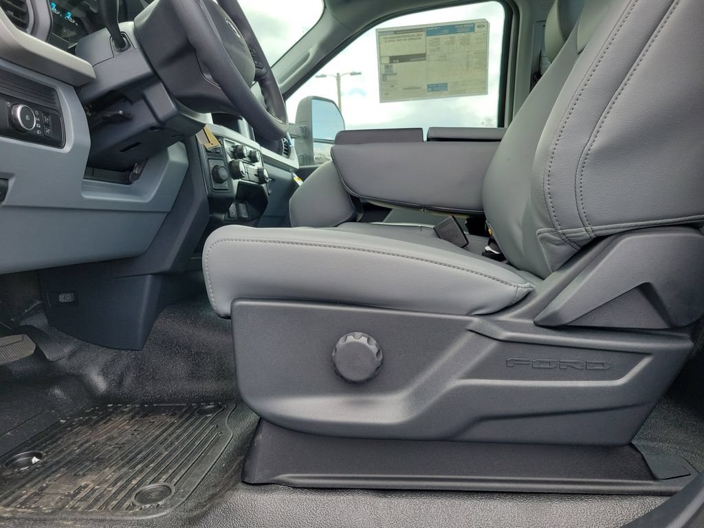 New 2026 Ford F550 4x4 Regular Cab Super Duty image 13