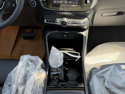 New 2026 Volvo XC40 B5 Plus w/ Climate Package AWD/4WD image 8