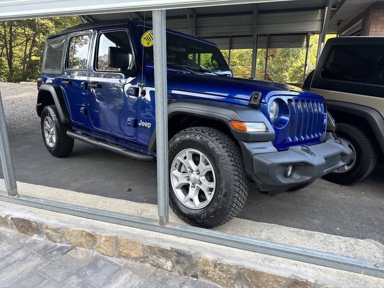 Used 2018 Jeep Wrangler Unlimited Sport AWD/4WD image 2