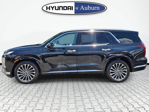 Certified 2025 Hyundai Palisade Calligraphy FWD image 11