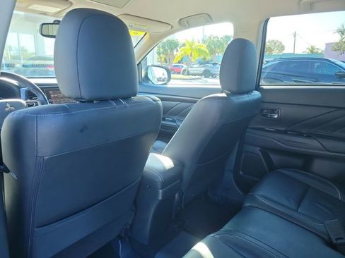 Used 2018 Mitsubishi Outlander SEL image 15