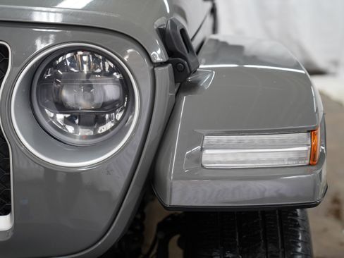 Used 2023 Jeep Wrangler Sahara image 14