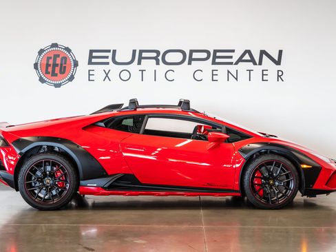 Used 2024 Lamborghini Huracan Sterrato AWD/4WD image 11