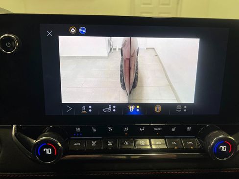 Used 2025 Chevrolet Colorado Z71 w/ Technology Package AWD/4WD image 63