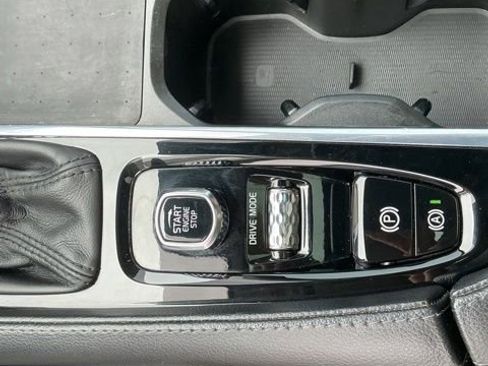 Used 2021 Volvo XC90 T5 Momentum w/ Protection Package Premier FWD image 18
