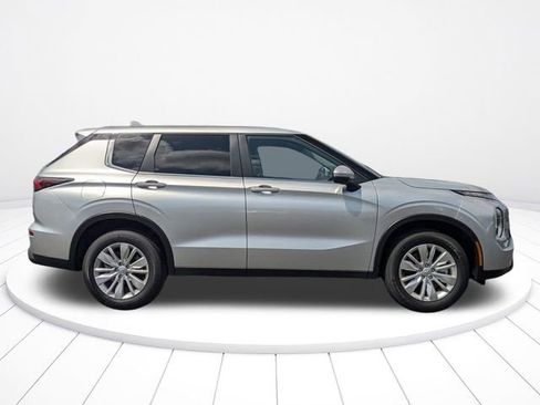 New 2026 Mitsubishi Outlander ES FWD image 2