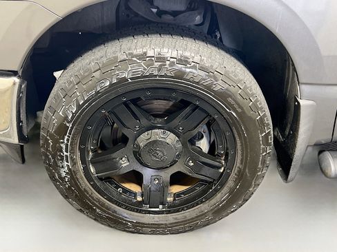 Used 2017 Nissan Titan SV RWD image 13
