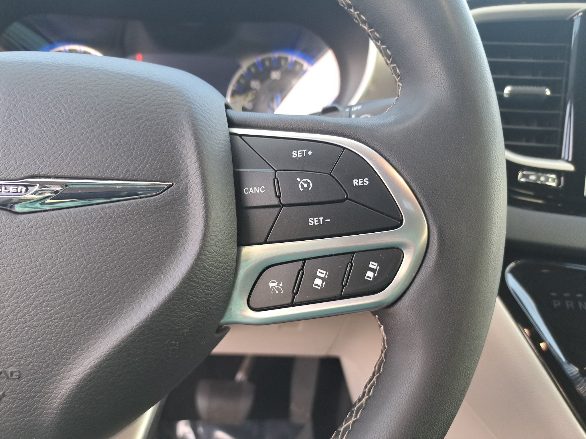 Used 2024 Chrysler Pacifica Touring-L FWD image 21