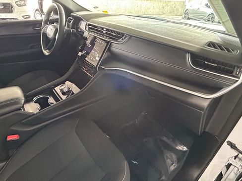 Used 2025 Jeep Grand Cherokee L Laredo image 35