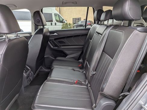 Used 2024 Volkswagen Tiguan SE image 28