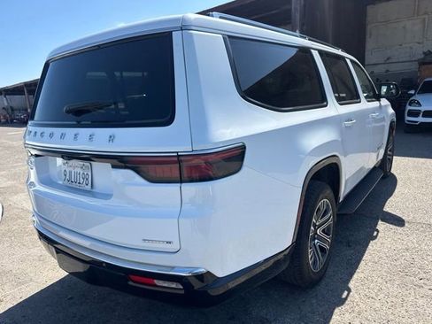 Used 2024 Jeep Wagoneer L Series II w/ Flexible Seating Group AWD/4WD image 5