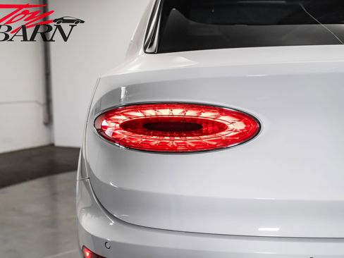 Used 2021 Bentley Bentayga image 12